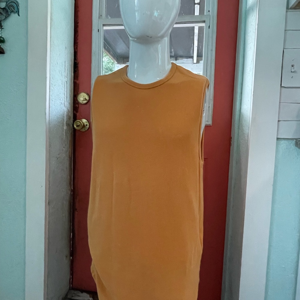 Men’s sleeveless extra-large, banana republic shirt. 100% cotton.